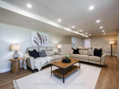 676400 Centre Rd, Mulmur, ON - Indoor Photo Showing Living Room