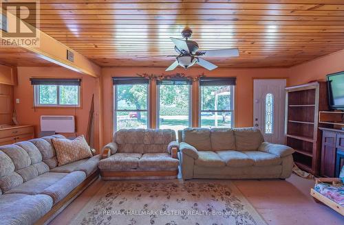 19 Eldonia Road, Kawartha Lakes (Kirkfield), ON - Indoor Photo Showing Living Room