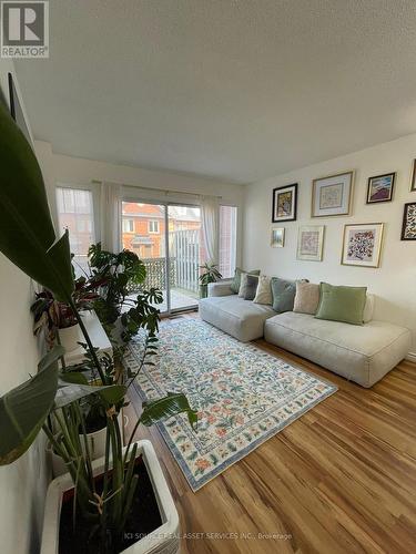 2 - 3895 Doug Leavens Boulevard, Mississauga (Lisgar), ON - Indoor Photo Showing Living Room