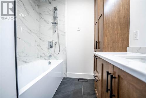 53 Coal Dock Road, Nairn Centre, ON - Indoor Photo Showing Bathroom