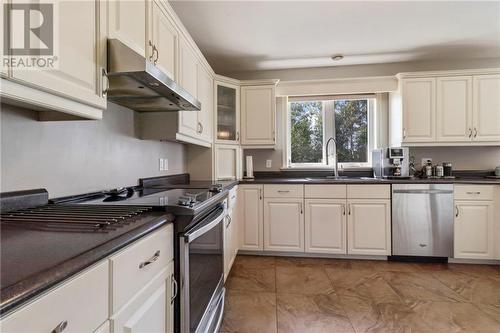 21 Des Perdrix, Grand-Barachois, NB - Indoor Photo Showing Kitchen With Double Sink