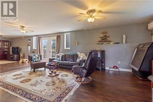 21 Des Perdrix, Grand-Barachois, NB - Indoor Photo Showing Living Room