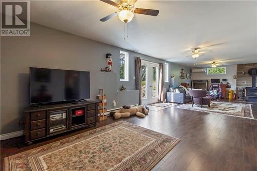 21 Des Perdrix, Grand-Barachois, NB - Indoor Photo Showing Living Room