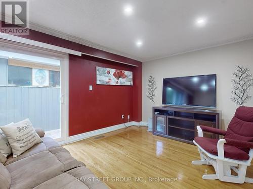 17 Cheatham Place, Toronto (Malvern), ON - Indoor Photo Showing Living Room