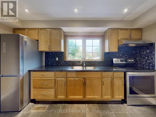 17 Cheatham Place, Toronto (Malvern), ON - Indoor Photo Showing Kitchen With Double Sink