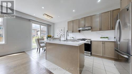 24 Zelda Road, Brampton (Sandringham-Wellington North), ON - Indoor Photo Showing Kitchen With Upgraded Kitchen