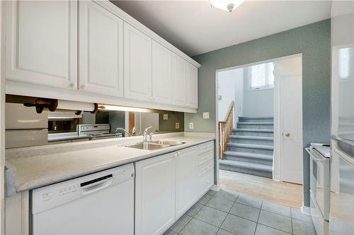 Kitcher - 1275 Maple Crossing Boulevard|Unit #12, Burlington, ON - Indoor Photo Showing Kitchen With Double Sink