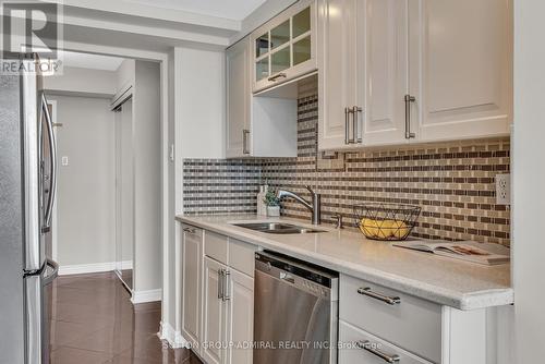 716 - 7 Townsgate Drive, Vaughan, ON - Indoor Photo Showing Kitchen With Double Sink