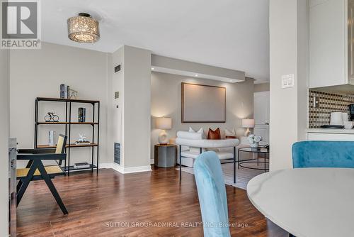 716 - 7 Townsgate Drive, Vaughan, ON - Indoor Photo Showing Dining Room