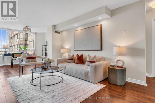 716 - 7 Townsgate Drive, Vaughan, ON - Indoor Photo Showing Living Room