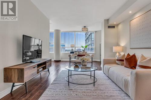 716 - 7 Townsgate Drive, Vaughan, ON - Indoor Photo Showing Living Room