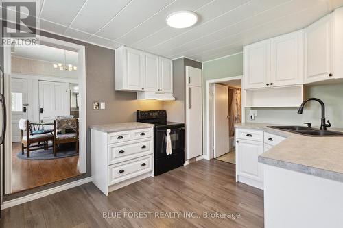 13 Victoria Street, Bayham (Port Burwell), ON - Indoor Photo Showing Kitchen With Double Sink