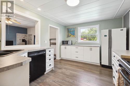 13 Victoria Street, Bayham (Port Burwell), ON - Indoor Photo Showing Kitchen With Double Sink