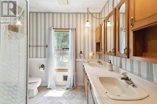 13 Victoria Street, Bayham (Port Burwell), ON - Indoor Photo Showing Bathroom