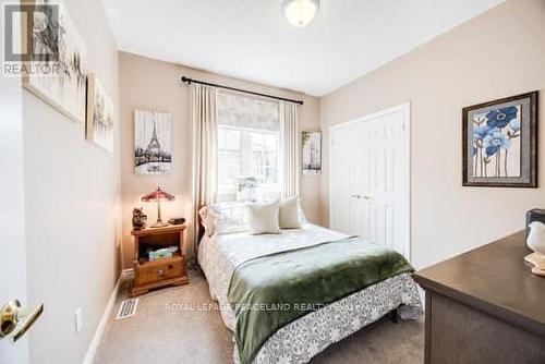 134 Southcrest Drive, Kawartha Lakes, ON - Indoor Photo Showing Bedroom