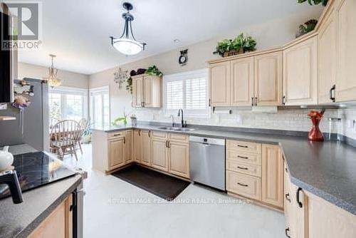 134 Southcrest Drive, Kawartha Lakes, ON - Indoor Photo Showing Kitchen