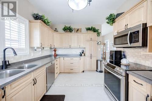 134 Southcrest Drive, Kawartha Lakes, ON - Indoor Photo Showing Kitchen With Double Sink