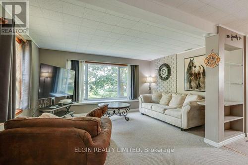 38949 Talbot Line, Southwold (Talbotville), ON - Indoor Photo Showing Living Room