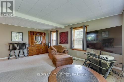 38949 Talbot Line, Southwold (Talbotville), ON - Indoor Photo Showing Living Room