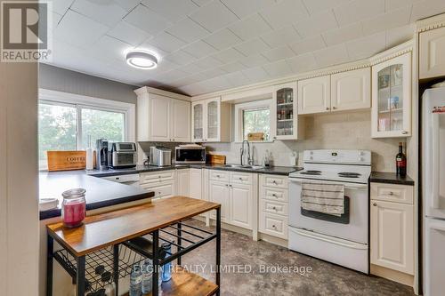 38949 Talbot Line, Southwold (Talbotville), ON - Indoor Photo Showing Kitchen