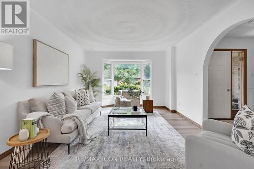 10 Ski View Road, London, ON - Indoor Photo Showing Living Room