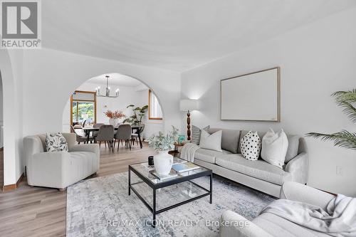 10 Ski View Road, London, ON - Indoor Photo Showing Living Room