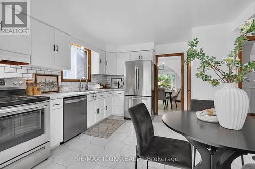 10 Ski View Road, London, ON - Indoor Photo Showing Kitchen With Stainless Steel Kitchen