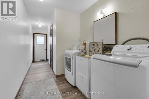 10 Ski View Road, London, ON - Indoor Photo Showing Laundry Room