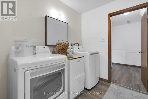 10 Ski View Road, London, ON - Indoor Photo Showing Laundry Room