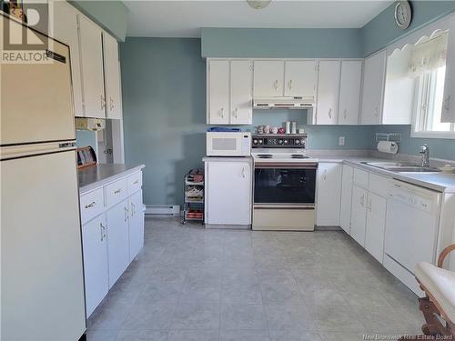 222 Gagnon, Beresford, NB - Indoor Photo Showing Kitchen