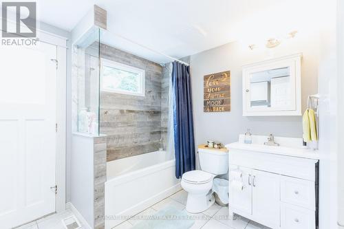 17 Minonen Road, Georgina (Baldwin), ON - Indoor Photo Showing Bathroom