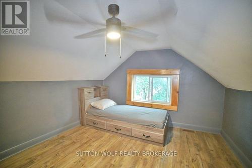 105 Langarth Street E, London, ON - Indoor Photo Showing Bedroom