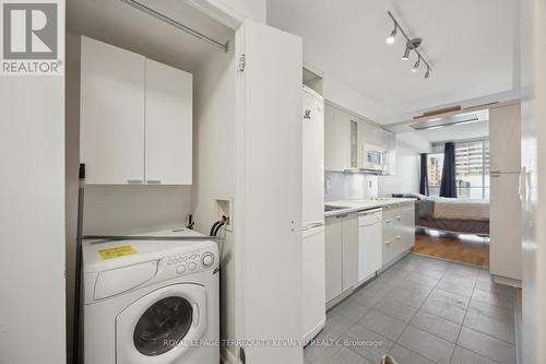 729 - 111 Elizabeth Street, Toronto (Bay Street Corridor), ON - Indoor Photo Showing Laundry Room