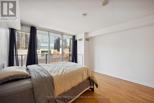 729 - 111 Elizabeth Street, Toronto (Bay Street Corridor), ON - Indoor Photo Showing Bedroom