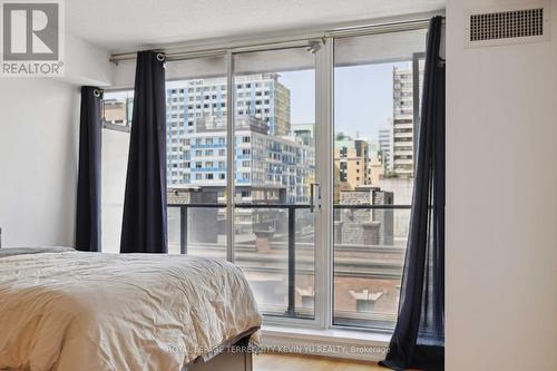 729 - 111 Elizabeth Street, Toronto (Bay Street Corridor), ON - Indoor Photo Showing Bedroom