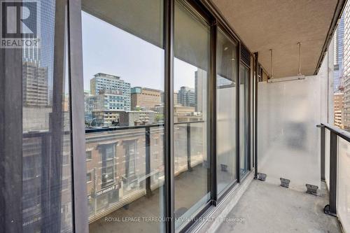 729 - 111 Elizabeth Street, Toronto (Bay Street Corridor), ON -  With Balcony With Exterior