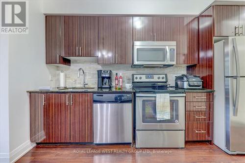 204 - 75 North Park Road, Vaughan, ON - Indoor Photo Showing Kitchen With Stainless Steel Kitchen With Upgraded Kitchen