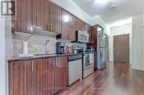 204 - 75 North Park Road, Vaughan, ON - Indoor Photo Showing Kitchen With Stainless Steel Kitchen