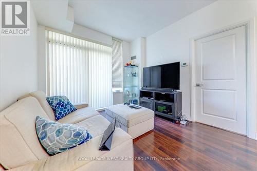 204 - 75 North Park Road, Vaughan, ON - Indoor Photo Showing Living Room