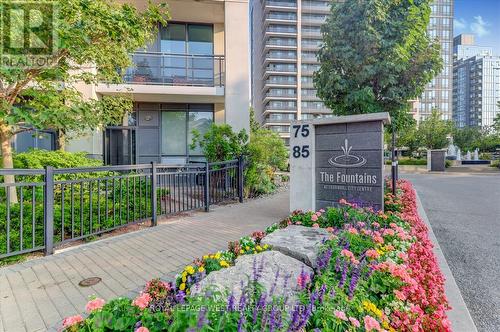 204 - 75 North Park Road, Vaughan, ON - Outdoor