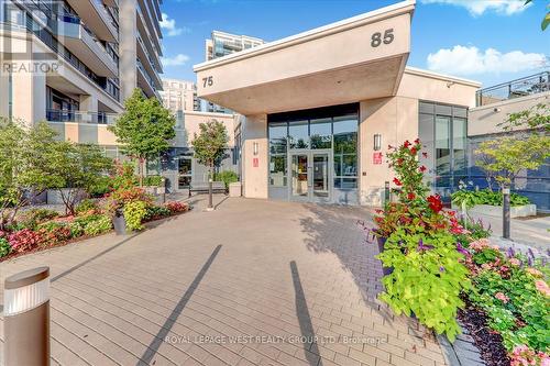 204 - 75 North Park Road, Vaughan, ON - Outdoor