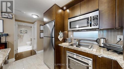 605 - 1430 Yonge Street, Toronto (Yonge-St. Clair), ON - Indoor Photo Showing Kitchen With Upgraded Kitchen