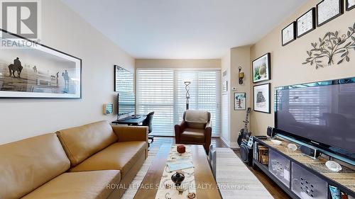 605 - 1430 Yonge Street, Toronto (Yonge-St. Clair), ON - Indoor Photo Showing Living Room