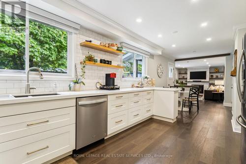 2461 Bridge Road, Oakville (Bronte West), ON - Indoor Photo Showing Kitchen With Upgraded Kitchen