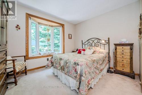 2299 Fassel Avenue, Burlington (Freeman), ON - Indoor Photo Showing Bedroom