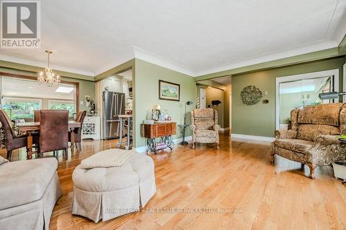 2299 Fassel Avenue, Burlington (Freeman), ON - Indoor Photo Showing Living Room