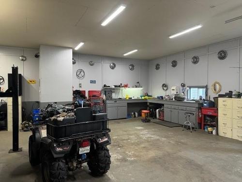 3255 Gordonvale Street, Thunder Bay, ON - Indoor Photo Showing Garage