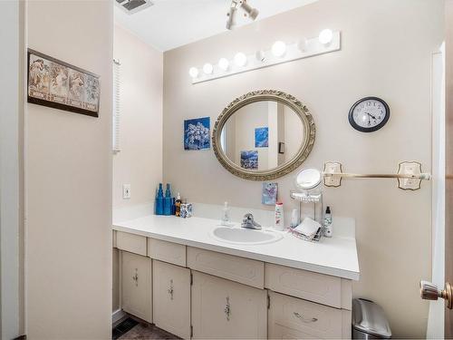 1344 Kenora Road, Kamloops, BC - Indoor Photo Showing Bathroom