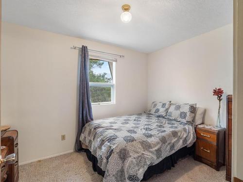 1344 Kenora Road, Kamloops, BC - Indoor Photo Showing Bedroom