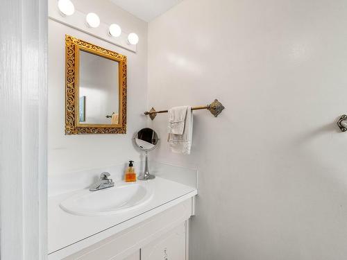 1344 Kenora Road, Kamloops, BC - Indoor Photo Showing Bathroom